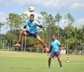 O atacante Lucas Reis durante treino no CT da Águia (Foto: Celso Gomes SJEC)