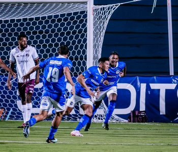Clessione marca e garante a vitória da Águia contra o Juventus (Foto: Elvis Henrique)