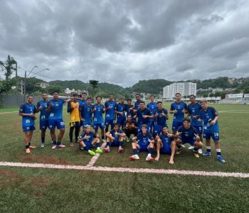 Primeiro teste dos garotos do time sub-20 aconteceu no CT Rei Pelé (Foto: Divulgação)